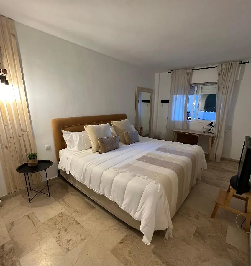 Impeccable Large Apartment With Immense Terrace And Private Garden Overlooking The Mountain, Featuring 2 Bedrooms And Sleeping Up To 4 Guests Located 100 Meters From Plaza Maestranza Marbella Španělsko