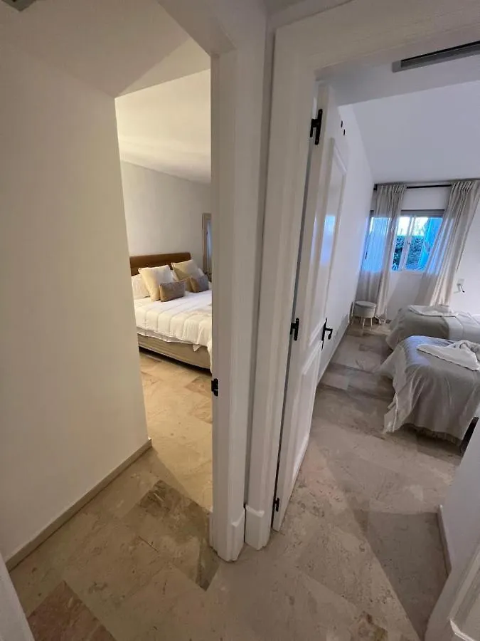 Impeccable Large Apartment With Immense Terrace And Private Garden Overlooking The Mountain, Featuring 2 Bedrooms And Sleeping Up To 4 Guests Located 100 Meters From Plaza Maestranza Marbella Španělsko