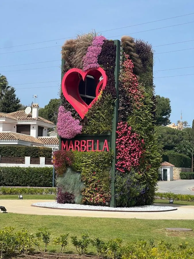 Impeccable Large Apartment With Immense Terrace And Private Garden Overlooking The Mountain, Featuring 2 Bedrooms And Sleeping Up To 4 Guests Located 100 Meters From Plaza Maestranza Marbella 0*,  Španělsko